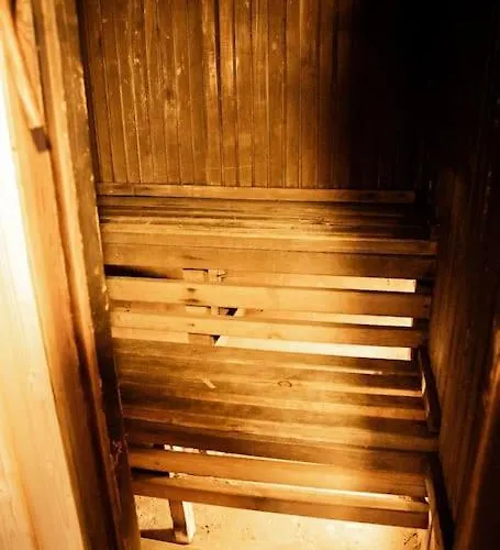 Tonise Puhketalu بيت للعطل